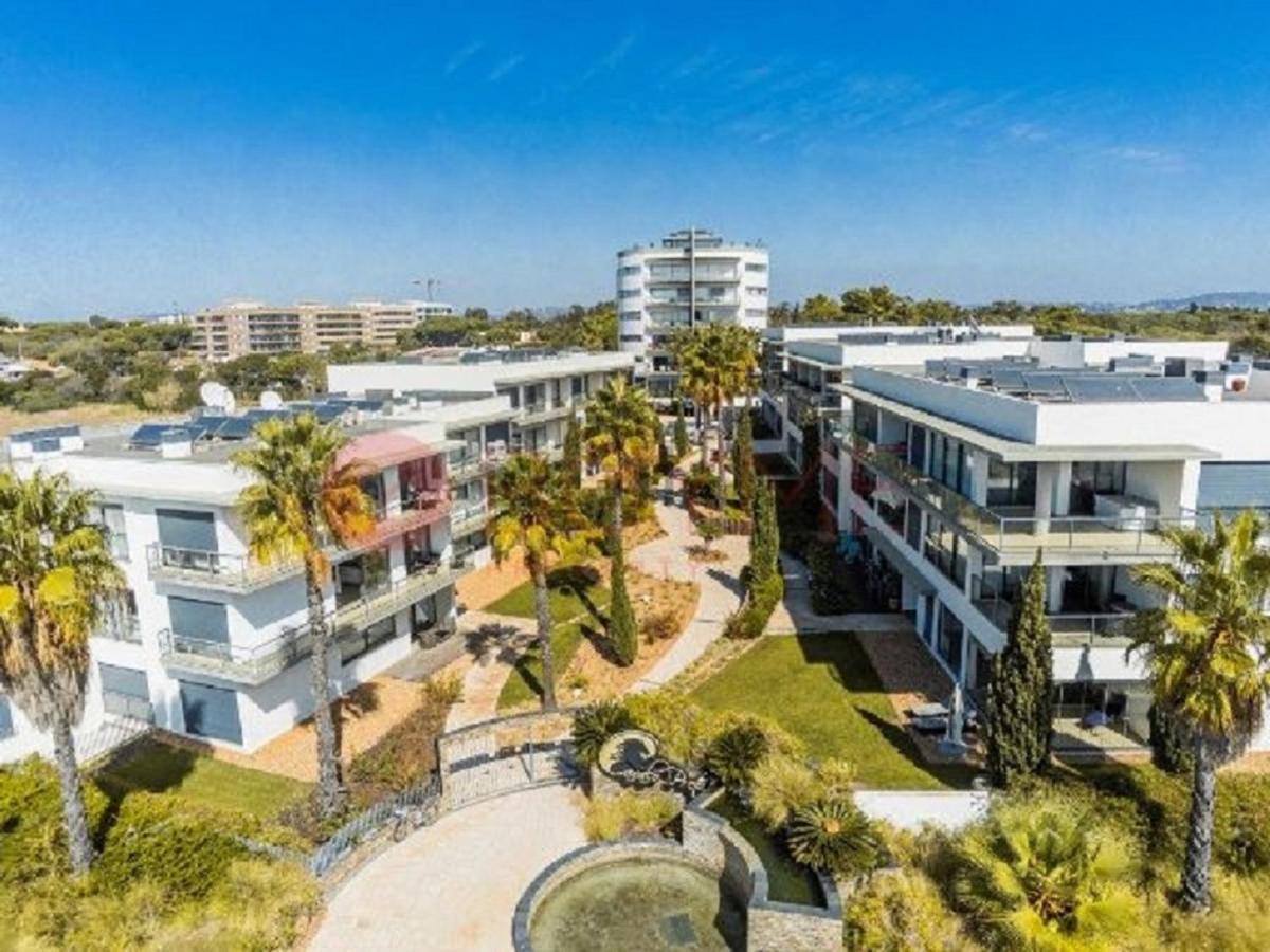 Apartamentos Cavalo Preto Beach Resort 奎特里拉 外观 照片