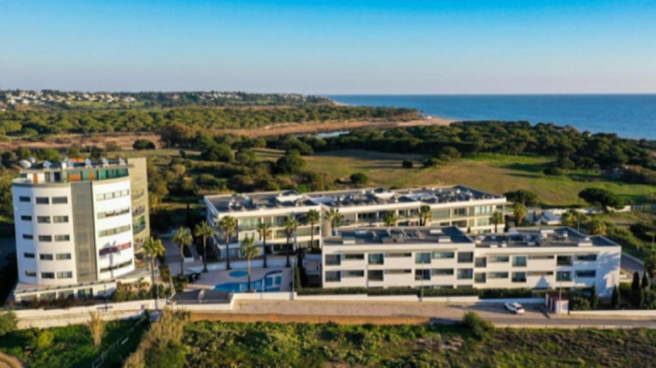 Apartamentos Cavalo Preto Beach Resort 奎特里拉 外观 照片