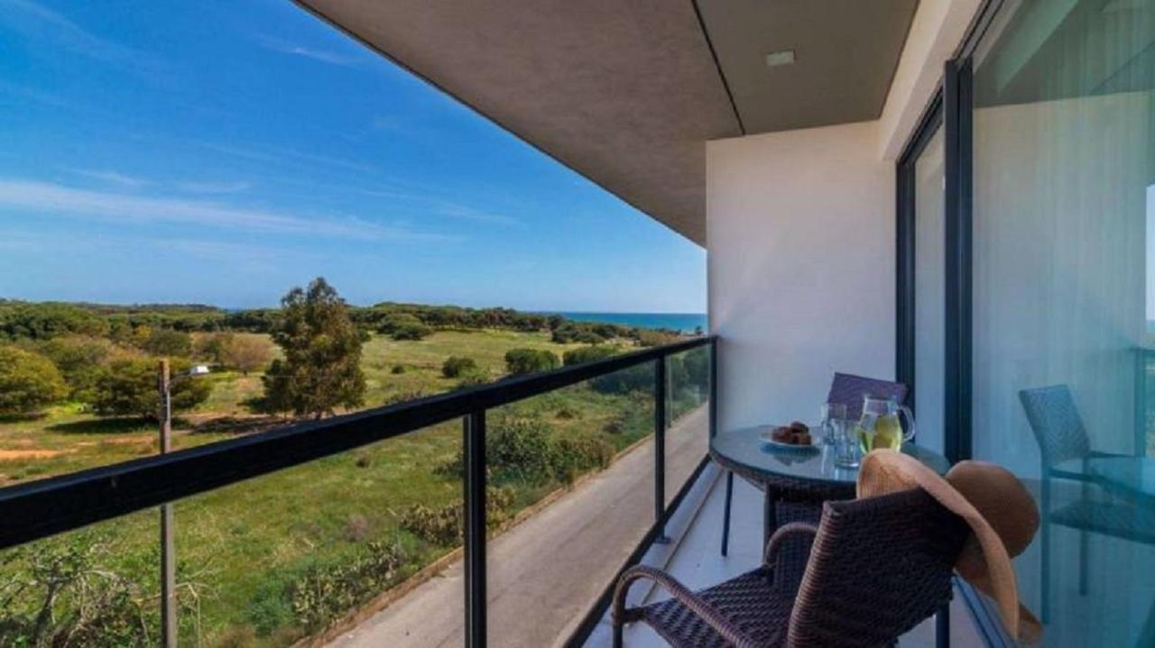 Apartamentos Cavalo Preto Beach Resort 奎特里拉 外观 照片